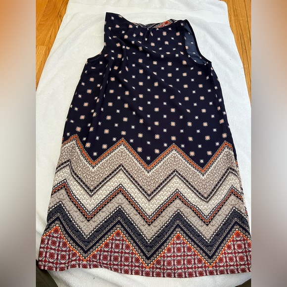 Patterned Dress - Picture 2 of 5